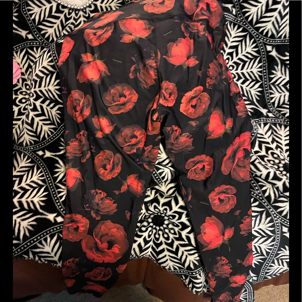 Victoria’s Sport Rose Workout Leggings